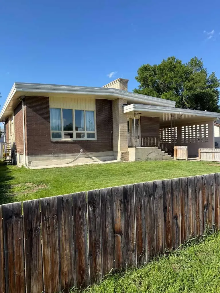 1505 6a Avenue N Lethbridge AB T1H0V9