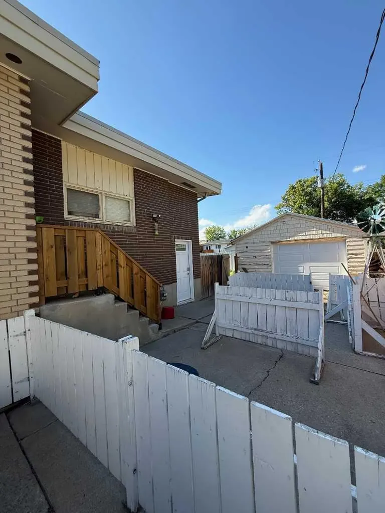 1505 6a Avenue N Lethbridge AB T1H0V9