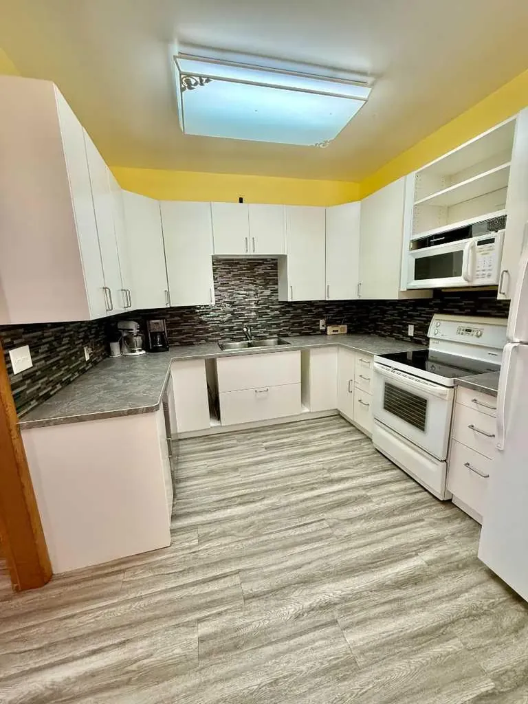 1505 6a Avenue N Lethbridge AB T1H0V9