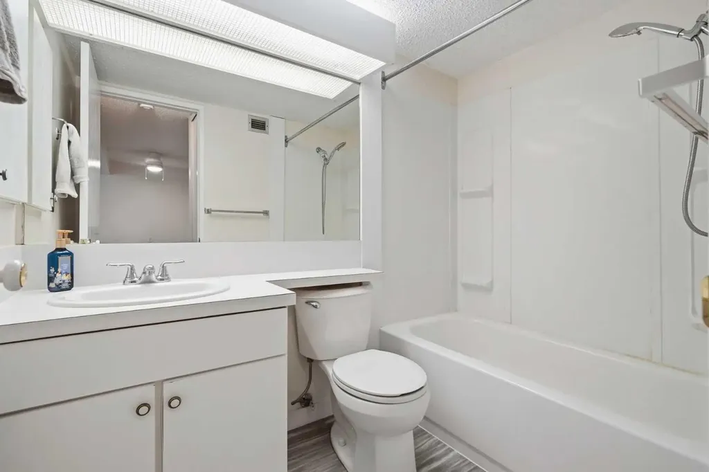 5601 Dalton Drive NW Calgary AB T3A 2E2
