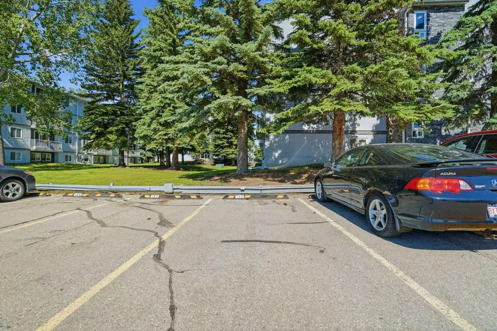 5601 Dalton Drive NW Calgary AB T3A 2E2