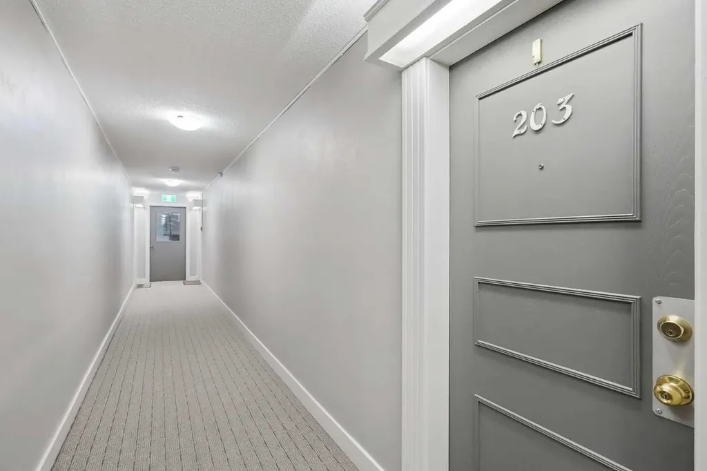 5601 Dalton Drive NW Calgary AB T3A 2E2