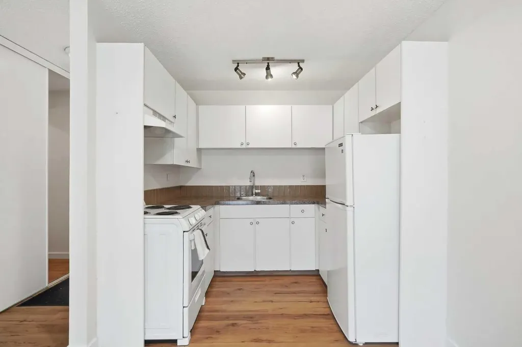 5601 Dalton Drive NW Calgary AB T3A 2E2