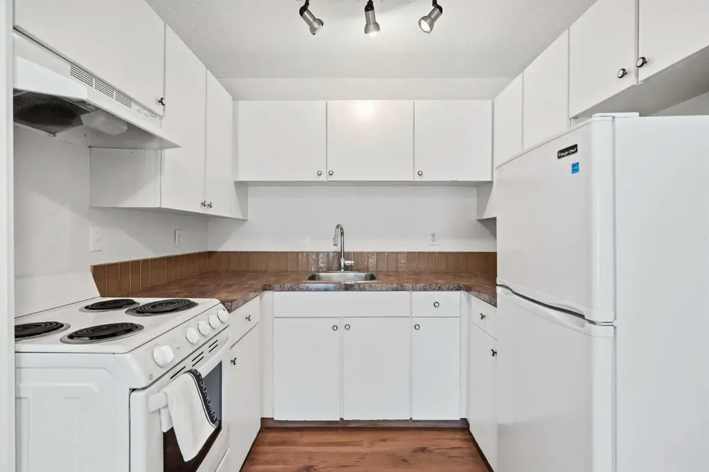 5601 Dalton Drive NW Calgary AB T3A 2E2