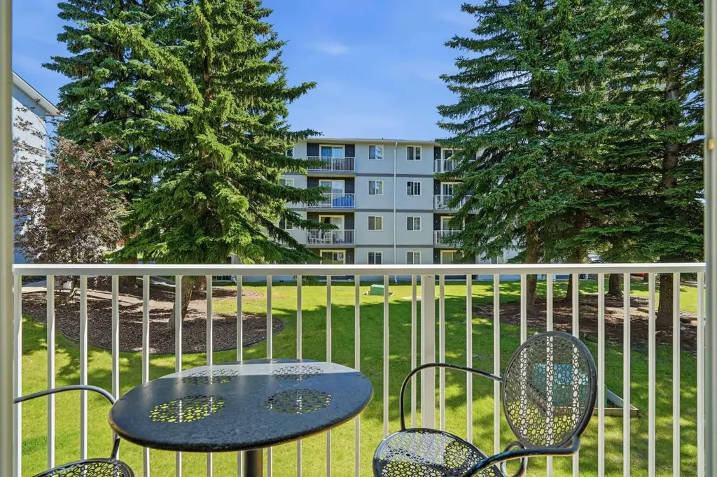 5601 Dalton Drive NW Calgary AB T3A 2E2