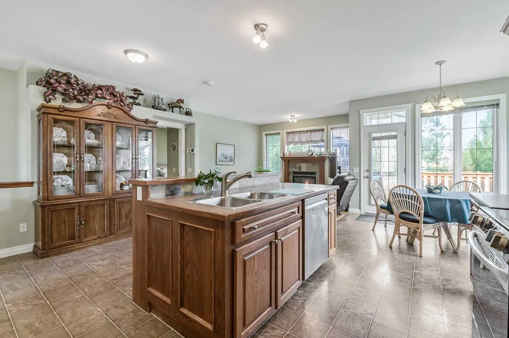 14 Cimarron Park Cove Okotoks AB T1S 2L8