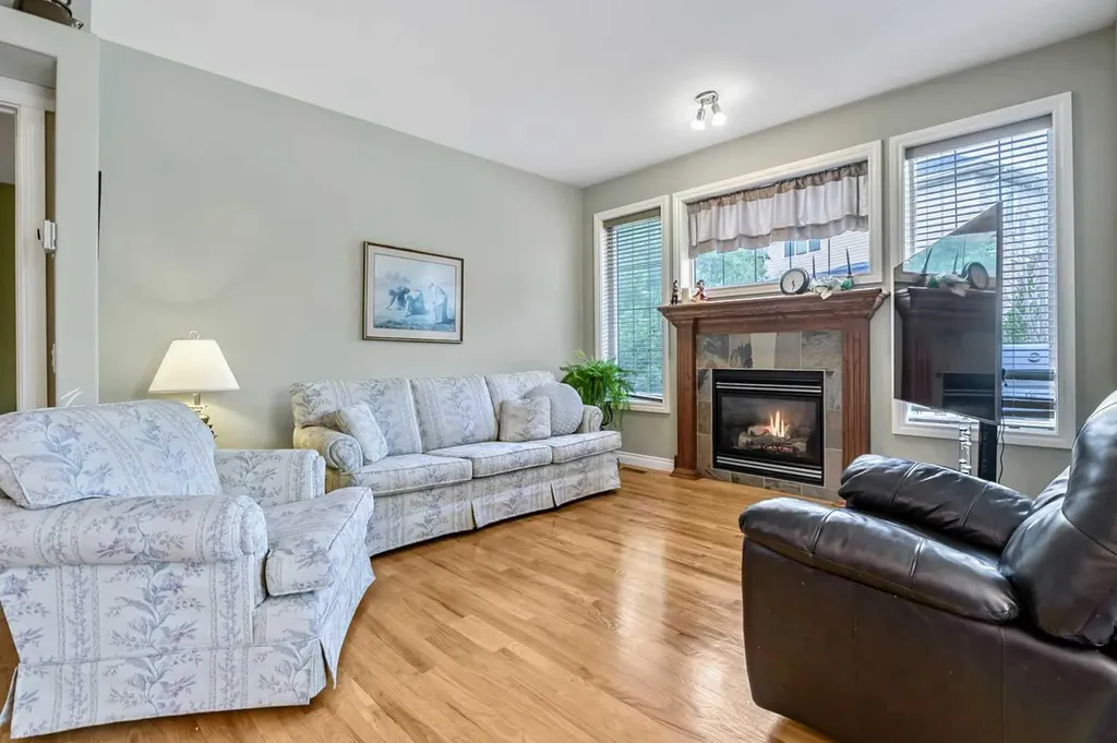 14 Cimarron Park Cove Okotoks AB T1S 2L8