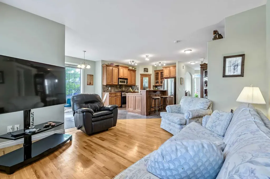 14 Cimarron Park Cove Okotoks AB T1S 2L8