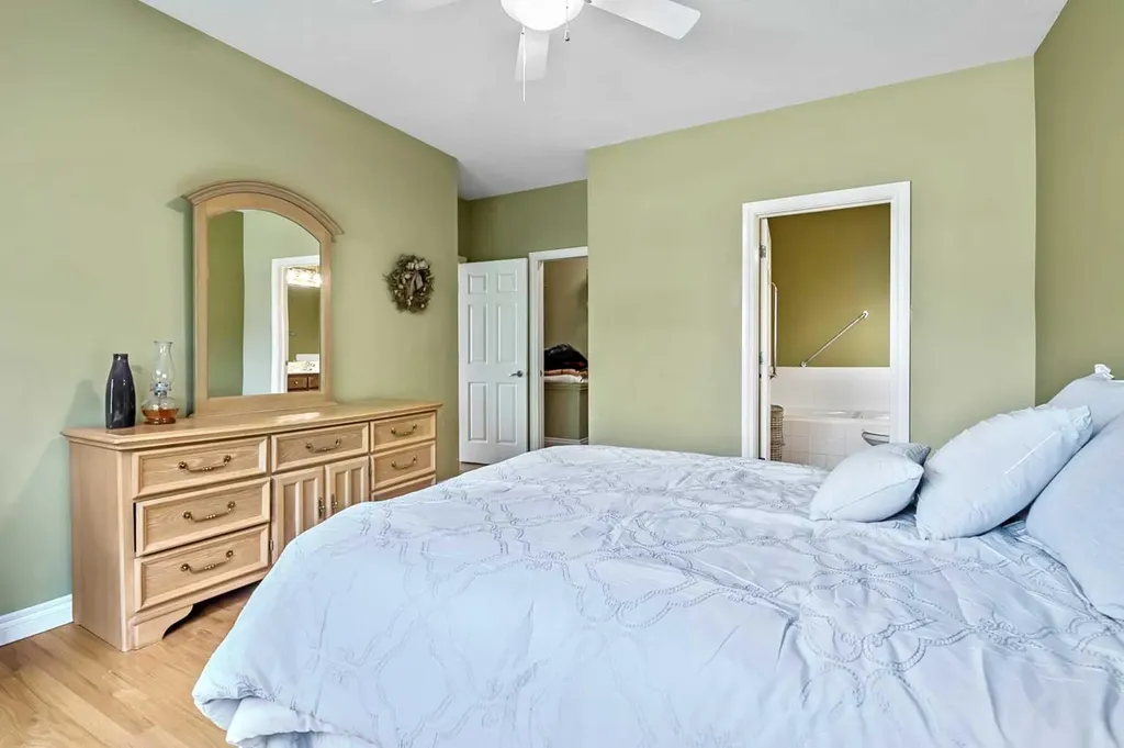 14 Cimarron Park Cove Okotoks AB T1S 2L8
