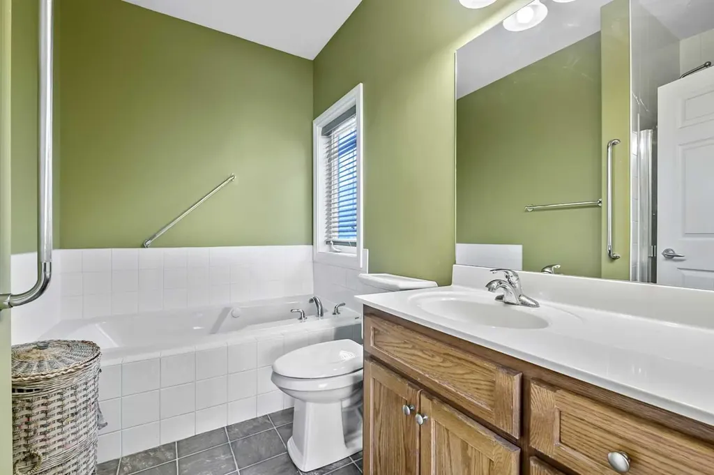 14 Cimarron Park Cove Okotoks AB T1S 2L8