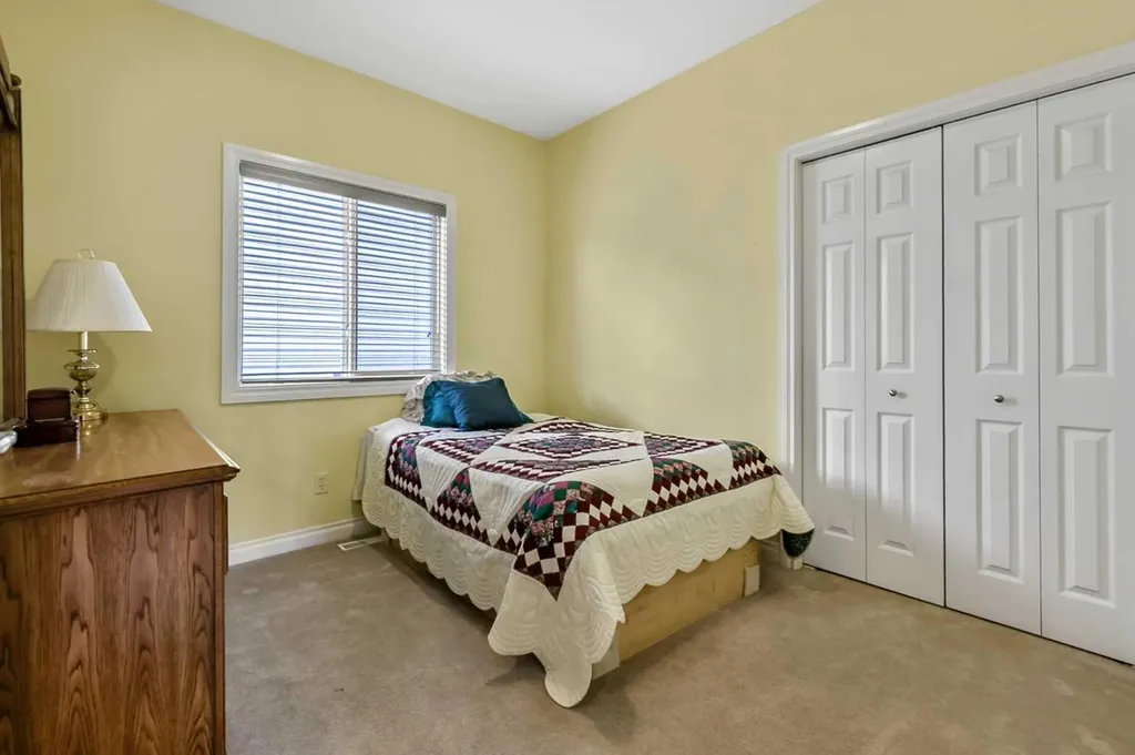 14 Cimarron Park Cove Okotoks AB T1S 2L8