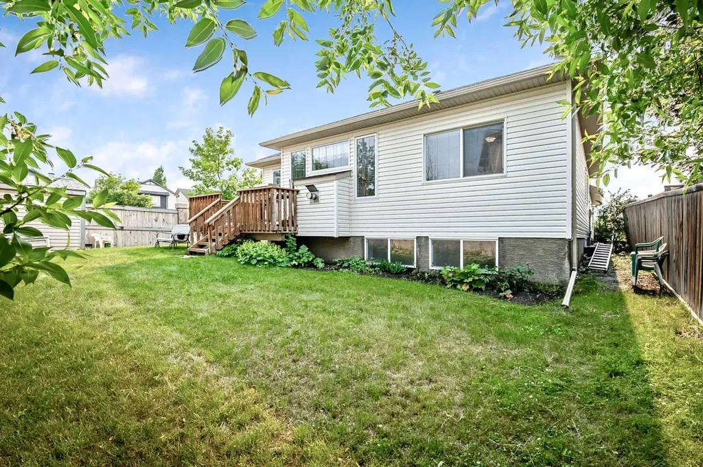 14 Cimarron Park Cove Okotoks AB T1S 2L8