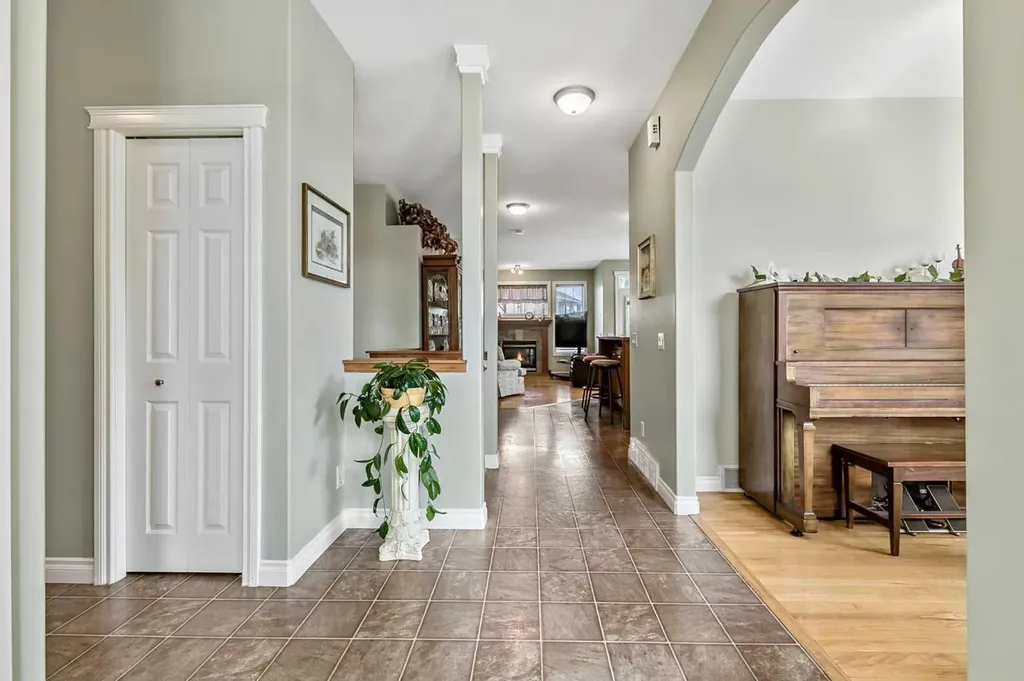 14 Cimarron Park Cove Okotoks AB T1S 2L8