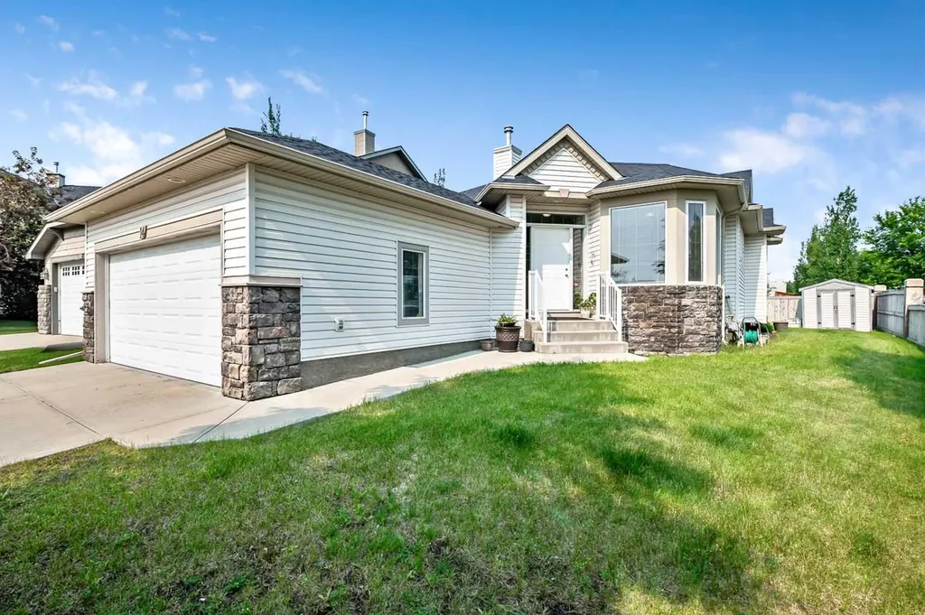 14 Cimarron Park Cove Okotoks AB T1S 2L8