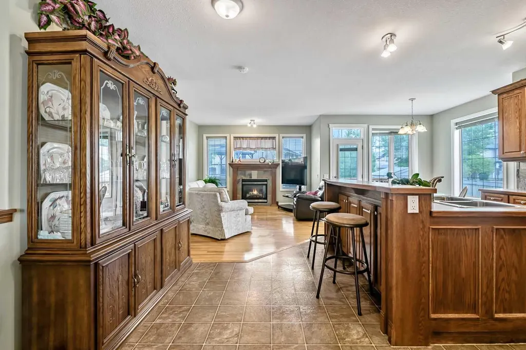14 Cimarron Park Cove Okotoks AB T1S 2L8