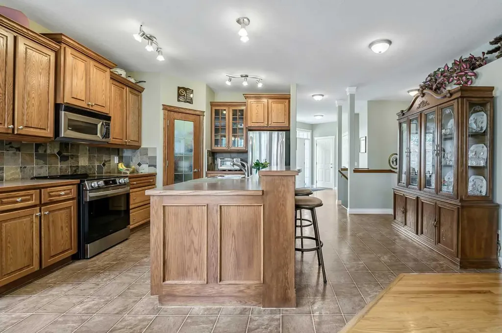 14 Cimarron Park Cove Okotoks AB T1S 2L8