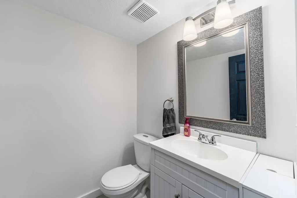 12 Silver Creek Boulevard NW Airdrie AB T4B 2R2