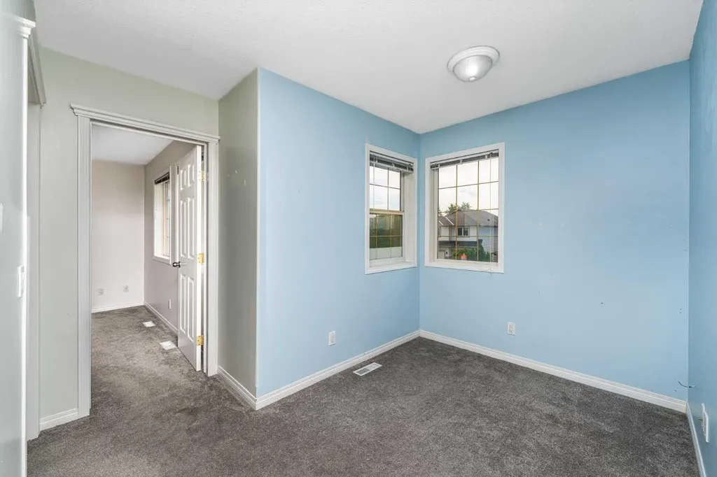 12 Silver Creek Boulevard NW Airdrie AB T4B 2R2