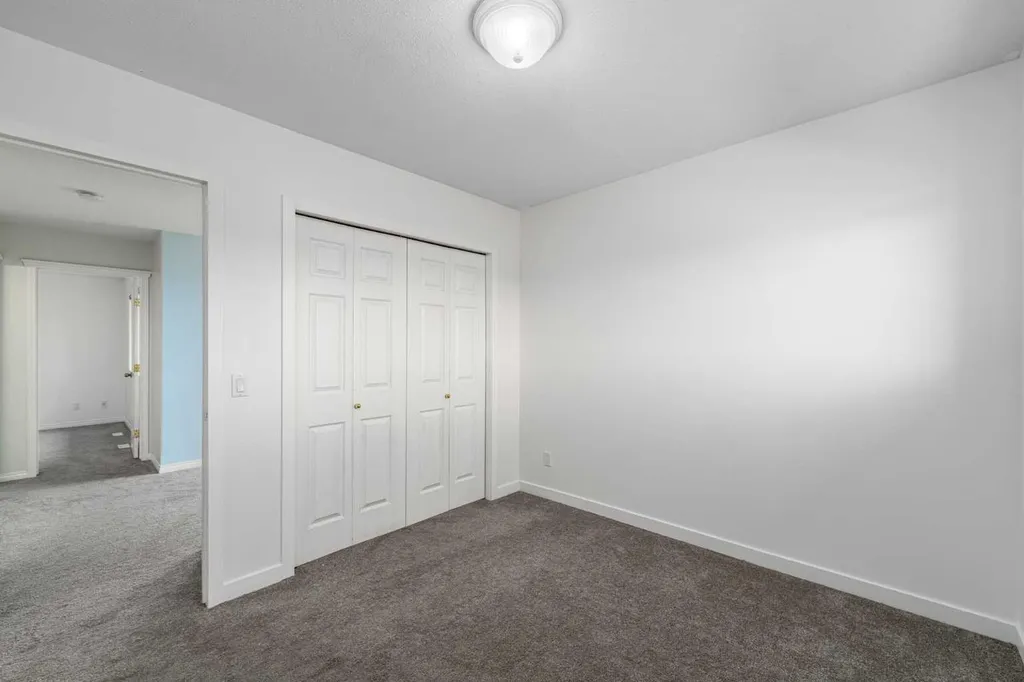 12 Silver Creek Boulevard NW Airdrie AB T4B 2R2