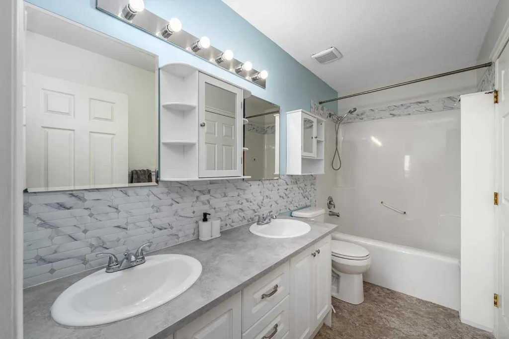 12 Silver Creek Boulevard NW Airdrie AB T4B 2R2