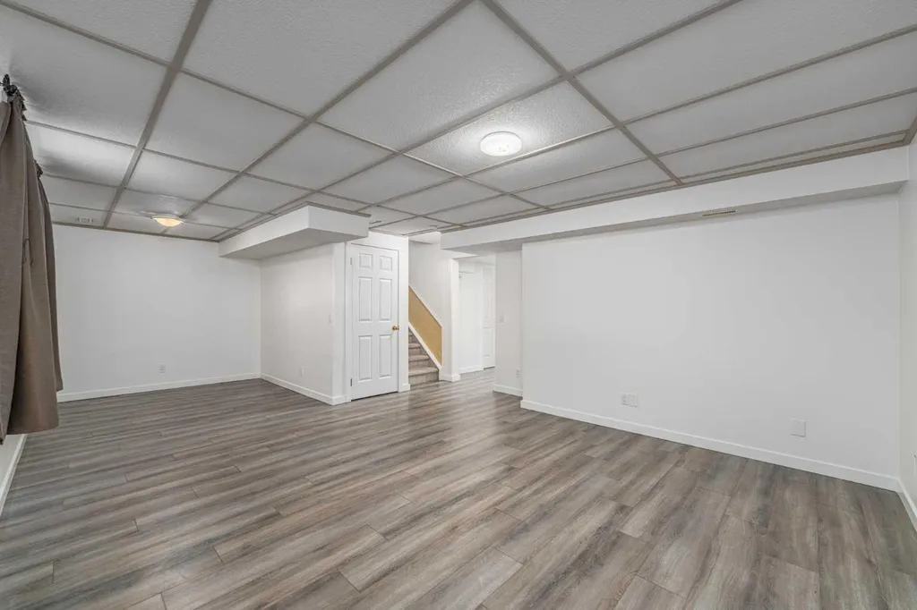 12 Silver Creek Boulevard NW Airdrie AB T4B 2R2