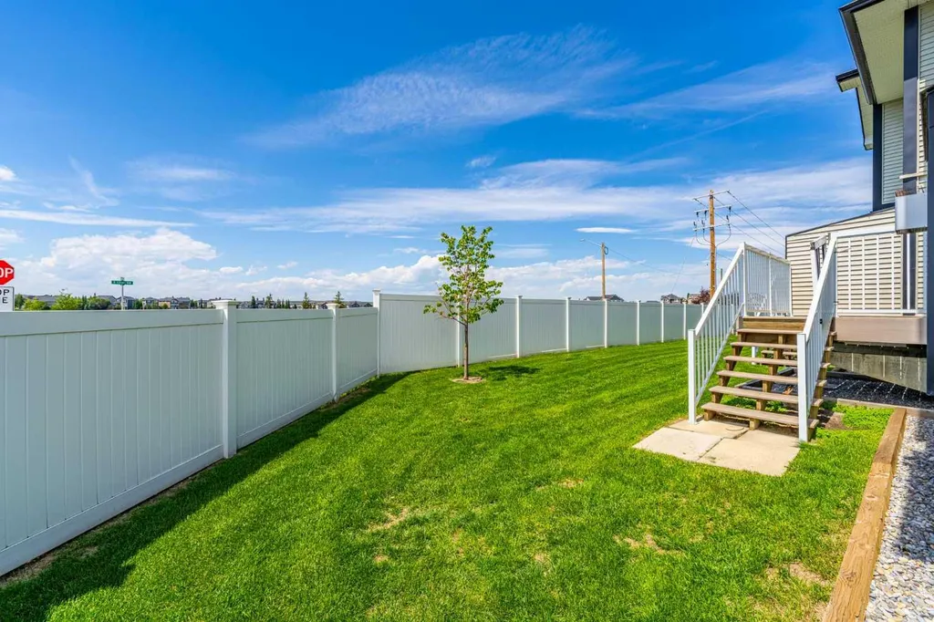 12 Silver Creek Boulevard NW Airdrie AB T4B 2R2
