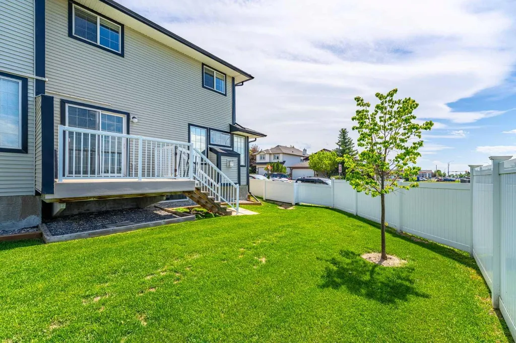 12 Silver Creek Boulevard NW Airdrie AB T4B 2R2