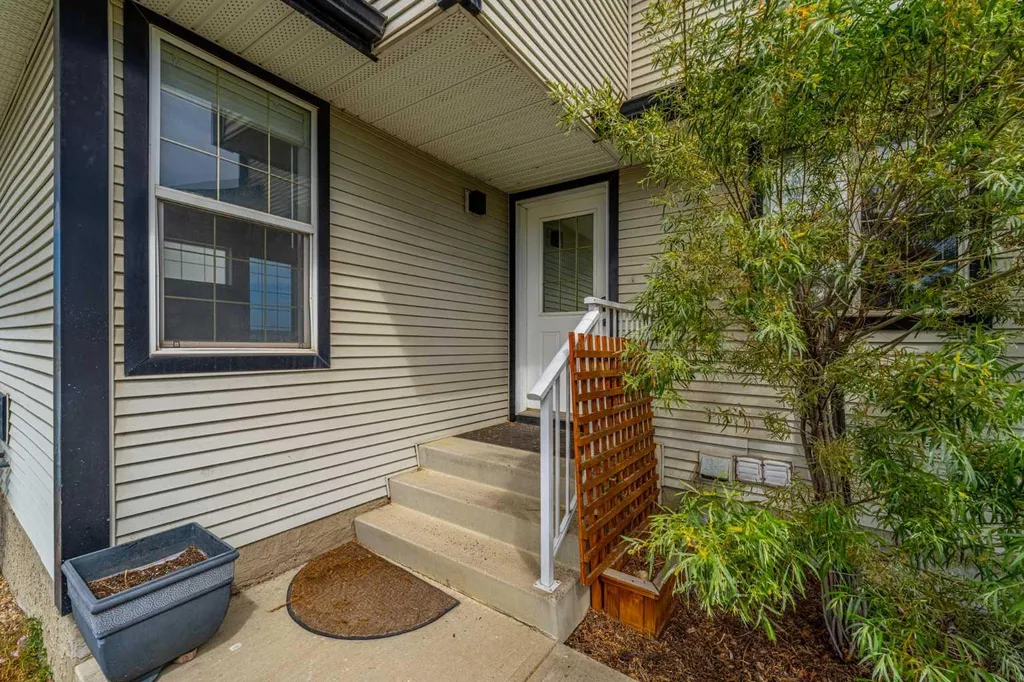 12 Silver Creek Boulevard NW Airdrie AB T4B 2R2