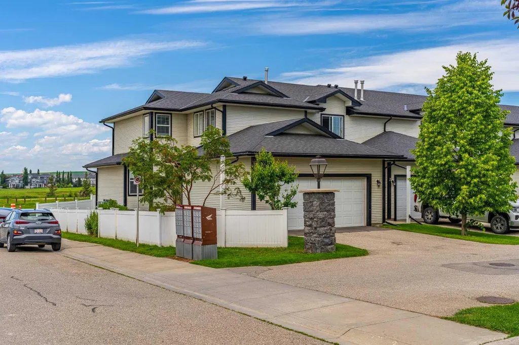 12 Silver Creek Boulevard NW Airdrie AB T4B 2R2