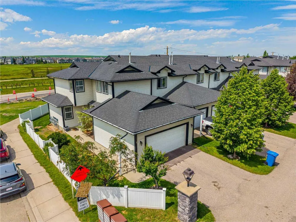 12 Silver Creek Boulevard NW Airdrie AB T4B 2R2