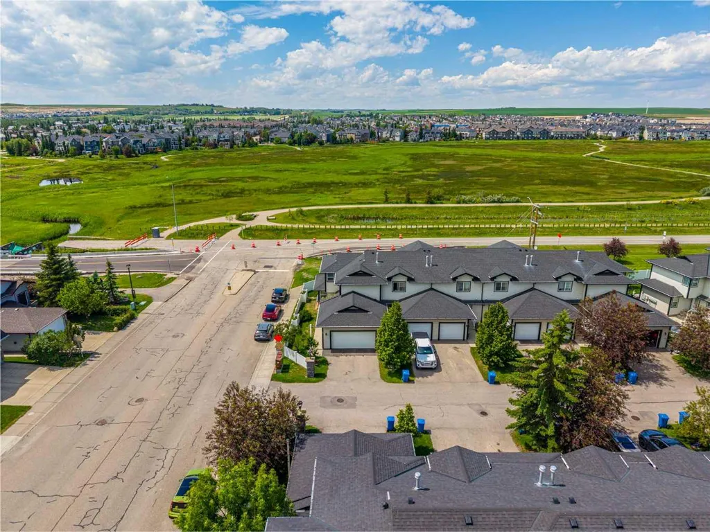 12 Silver Creek Boulevard NW Airdrie AB T4B 2R2