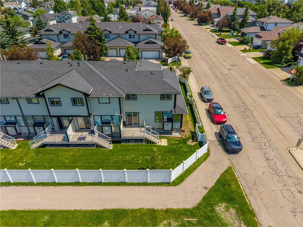 12 Silver Creek Boulevard NW Airdrie AB T4B 2R2