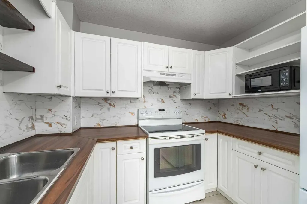 12 Silver Creek Boulevard NW Airdrie AB T4B 2R2
