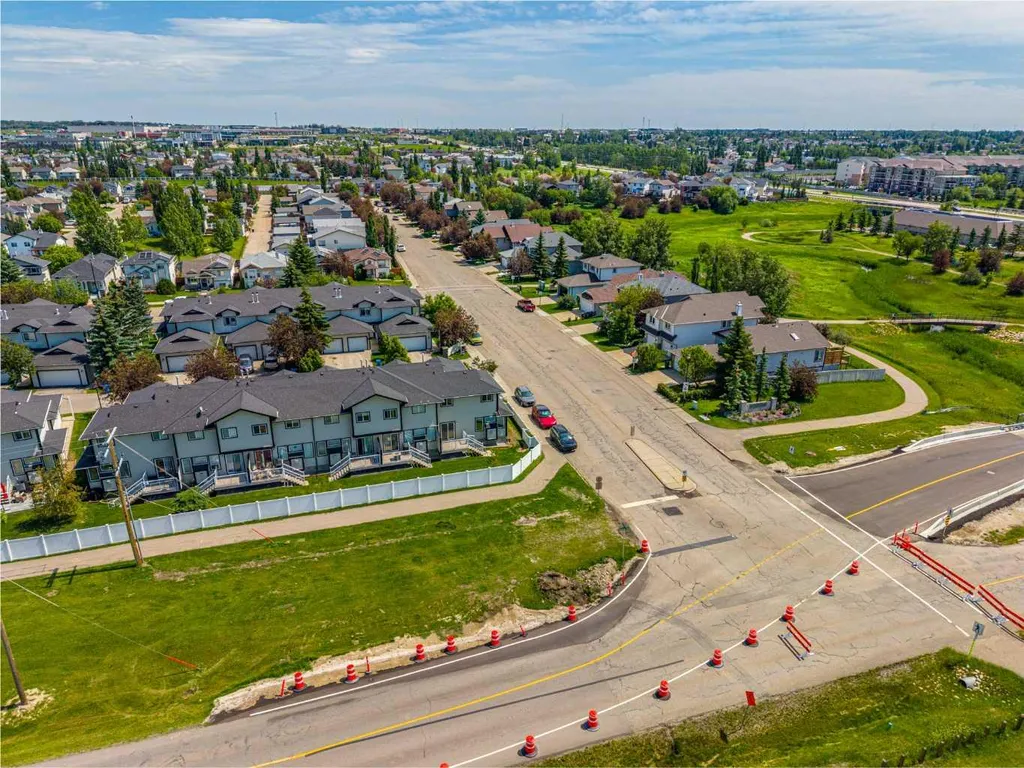 12 Silver Creek Boulevard NW Airdrie AB T4B 2R2