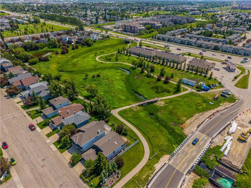 12 Silver Creek Boulevard NW Airdrie AB T4B 2R2