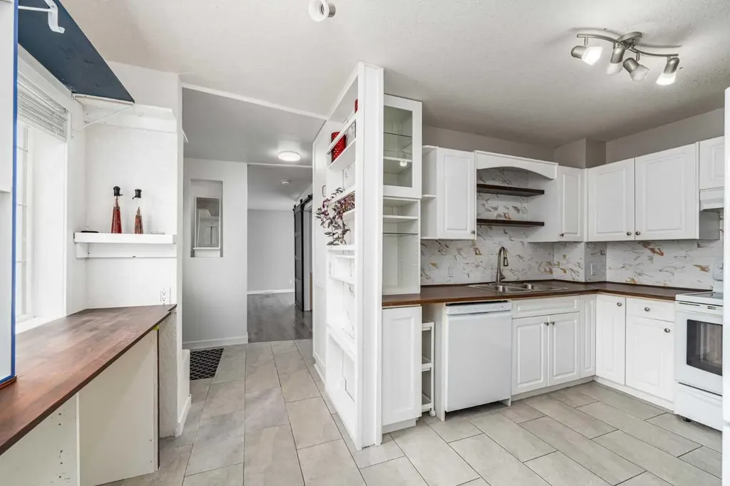 12 Silver Creek Boulevard NW Airdrie AB T4B 2R2