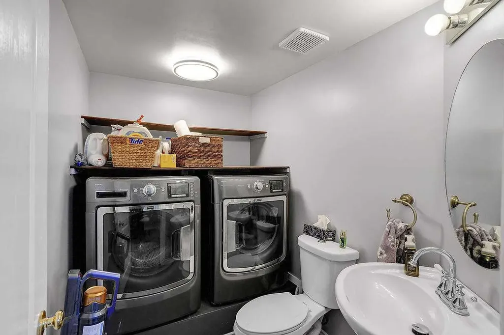 274 Somerside Park SW Calgary AB T2Y 3G5