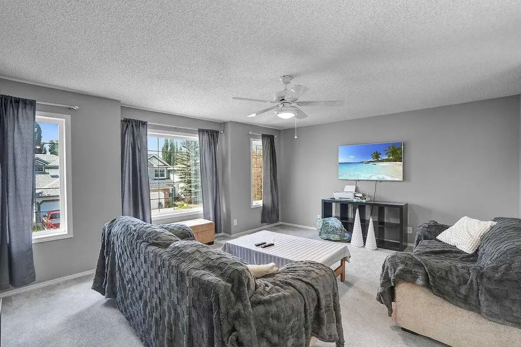 274 Somerside Park SW Calgary AB T2Y 3G5