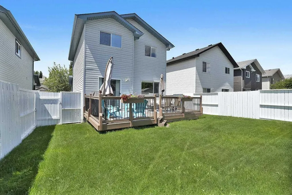 274 Somerside Park SW Calgary AB T2Y 3G5