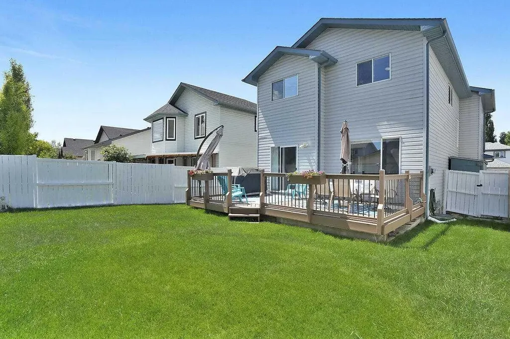 274 Somerside Park SW Calgary AB T2Y 3G5