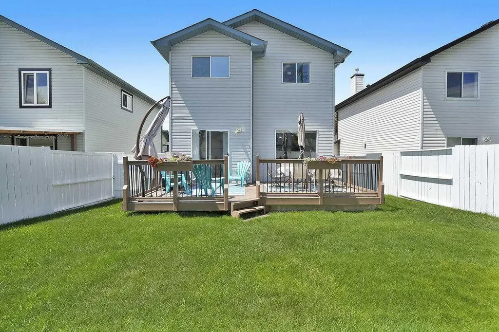 274 Somerside Park SW Calgary AB T2Y 3G5