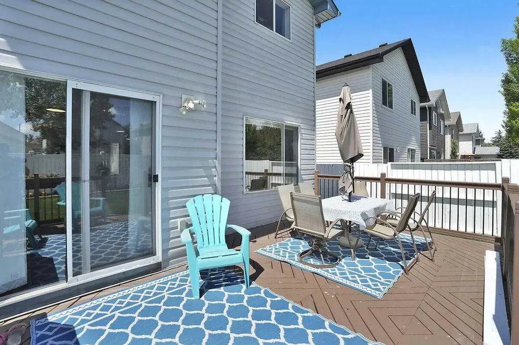 274 Somerside Park SW Calgary AB T2Y 3G5