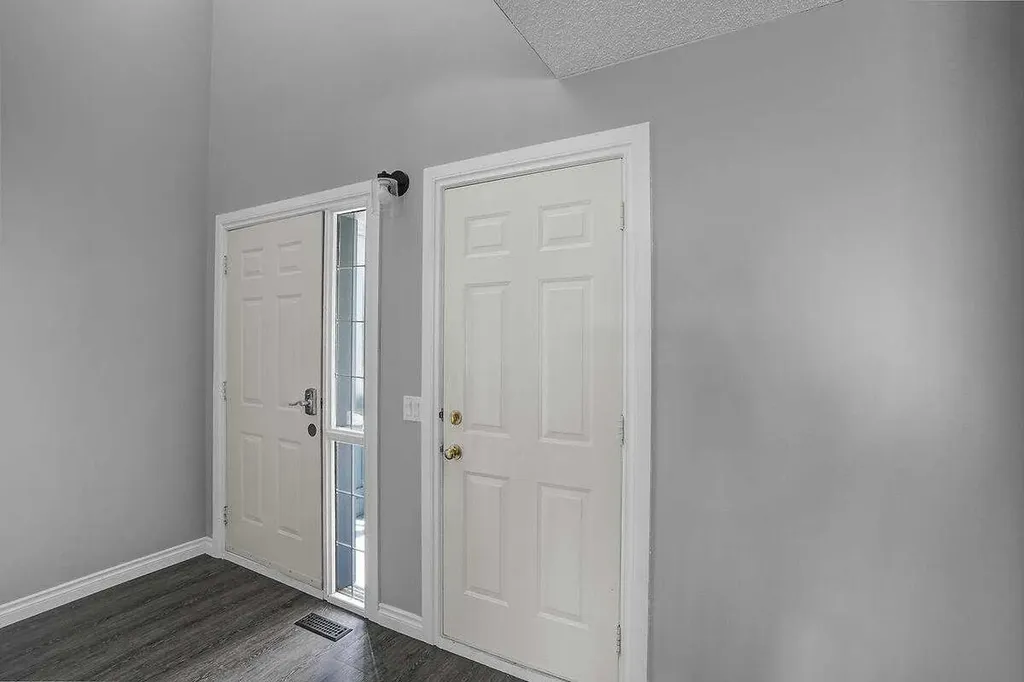 274 Somerside Park SW Calgary AB T2Y 3G5