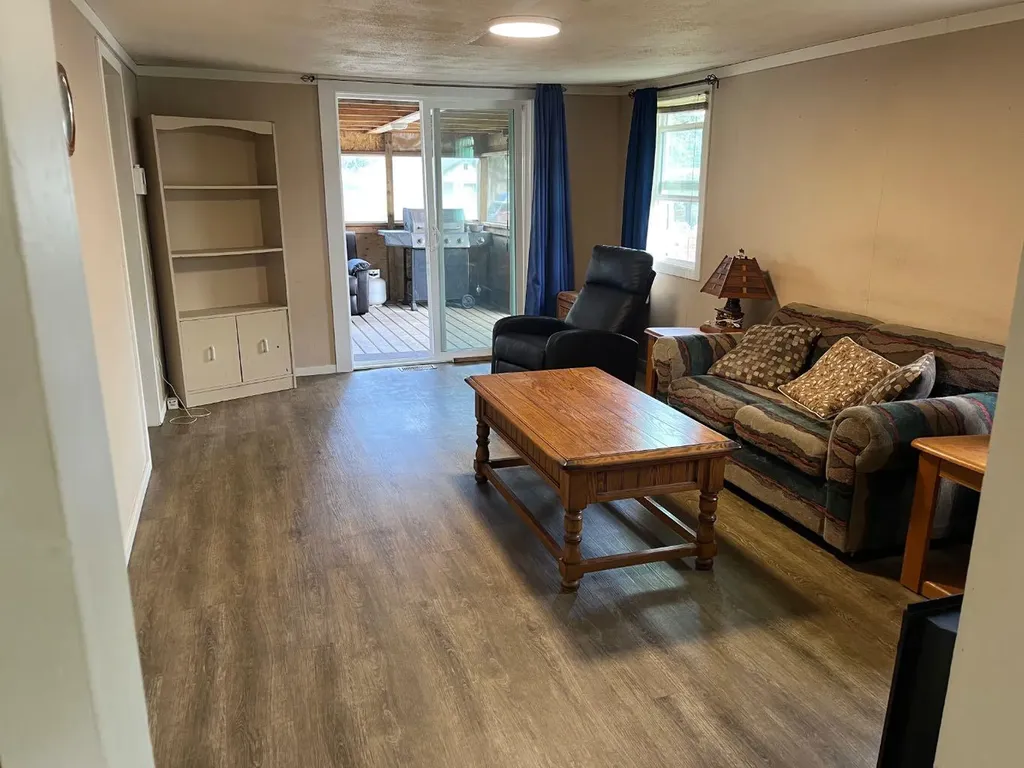 5008 48 Avenue Caroline AB T0M 0M0