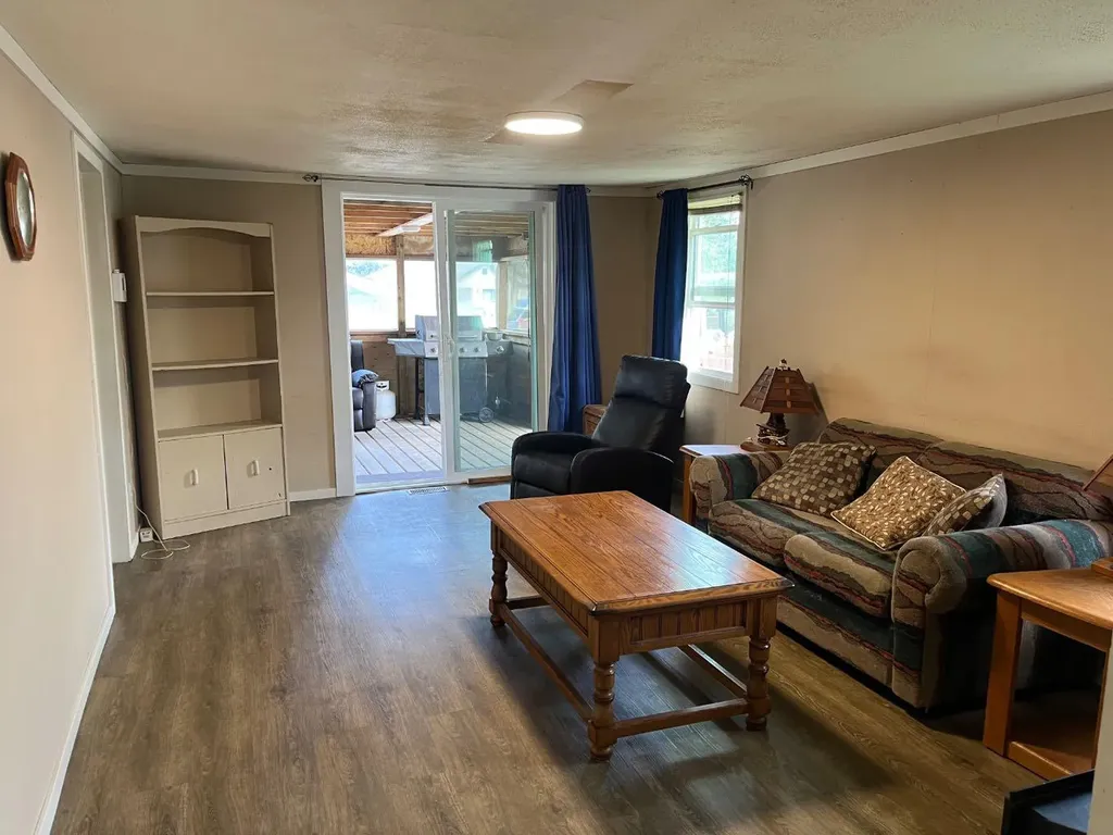 5008 48 Avenue Caroline AB T0M 0M0
