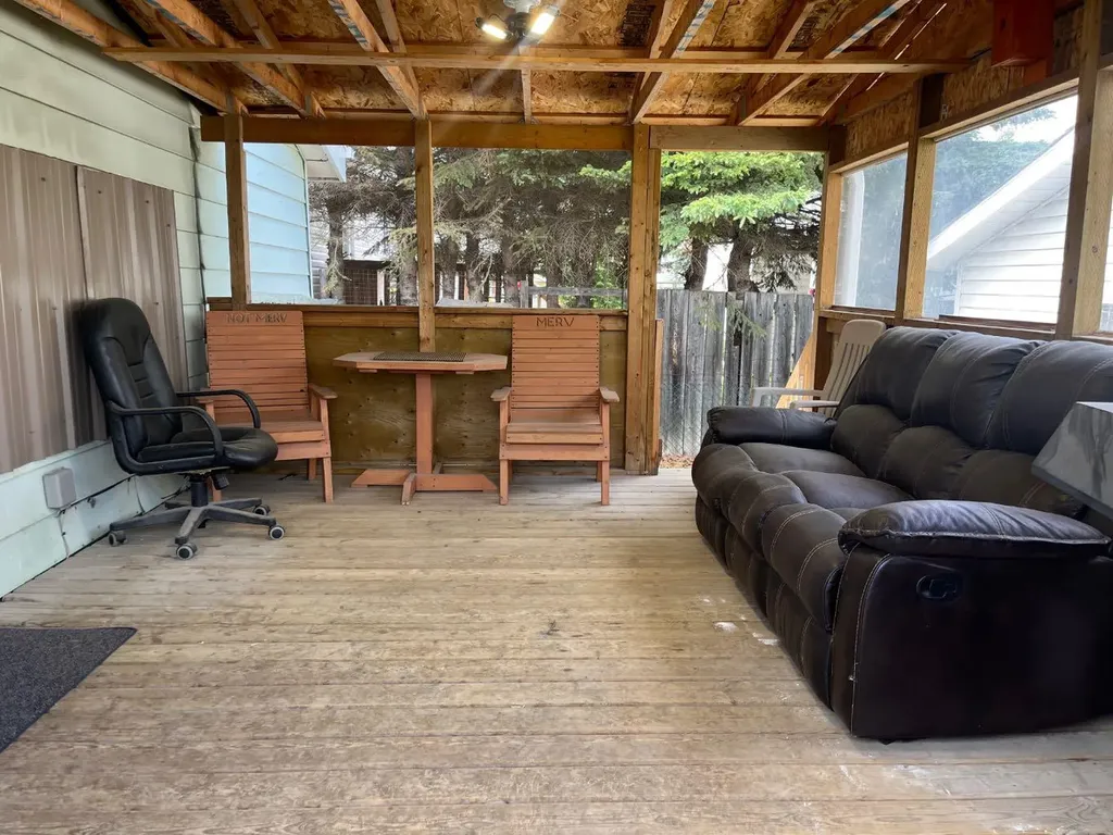 5008 48 Avenue Caroline AB T0M 0M0