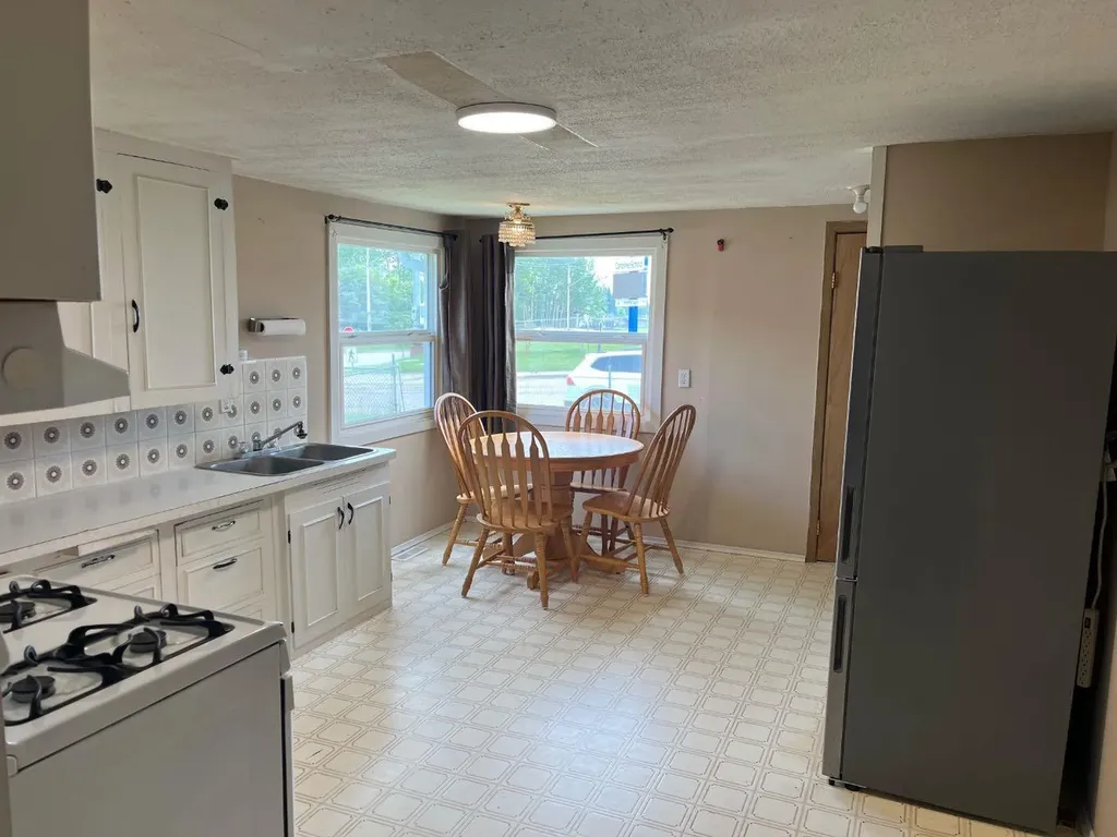5008 48 Avenue Caroline AB T0M 0M0