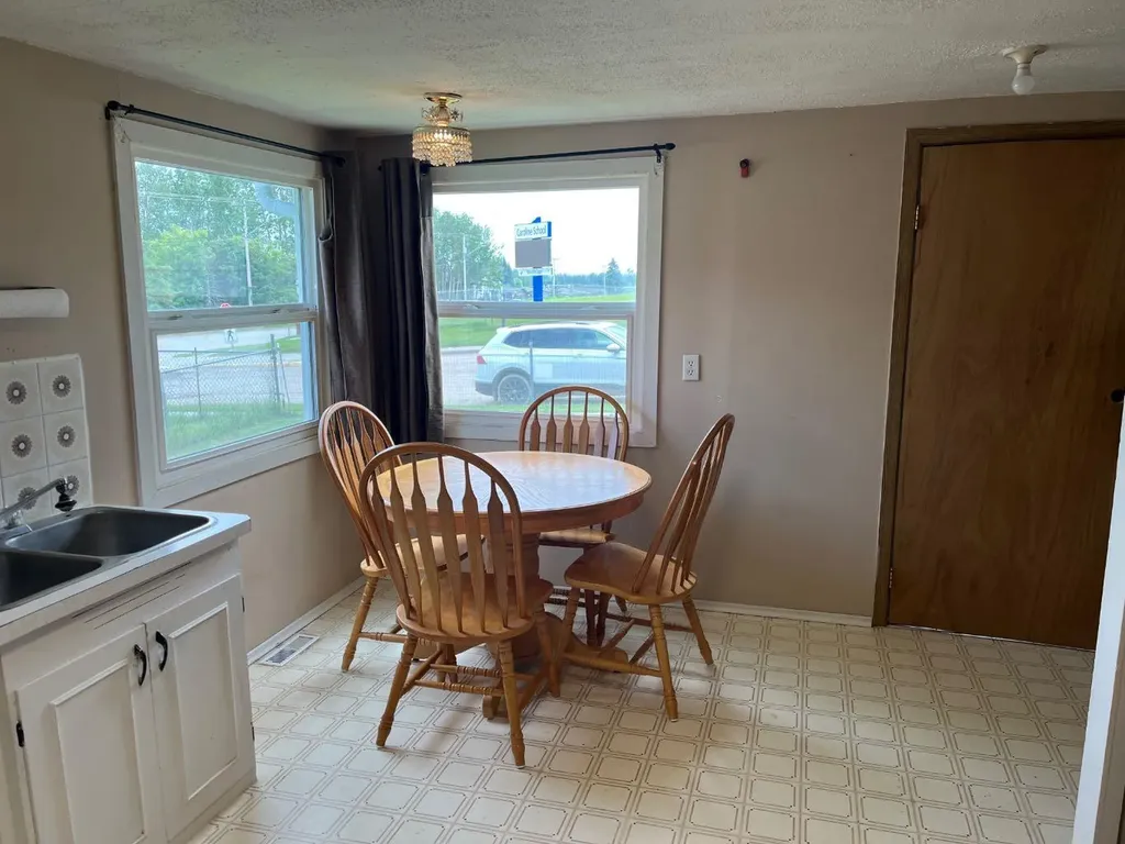 5008 48 Avenue Caroline AB T0M 0M0