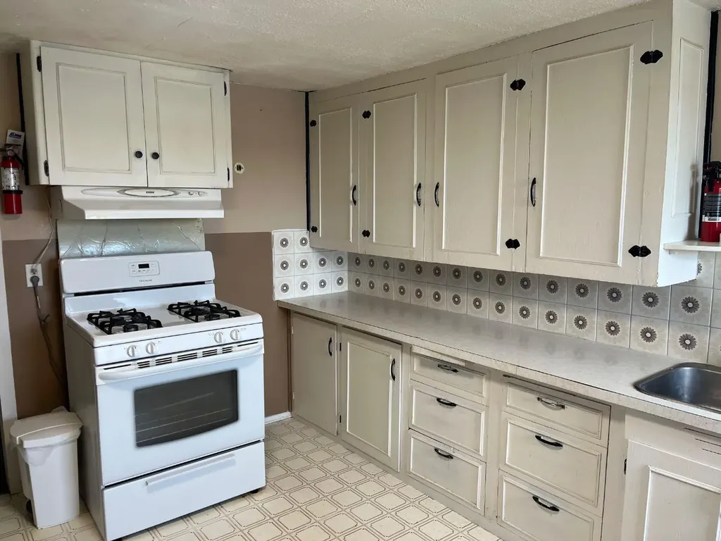 5008 48 Avenue Caroline AB T0M 0M0