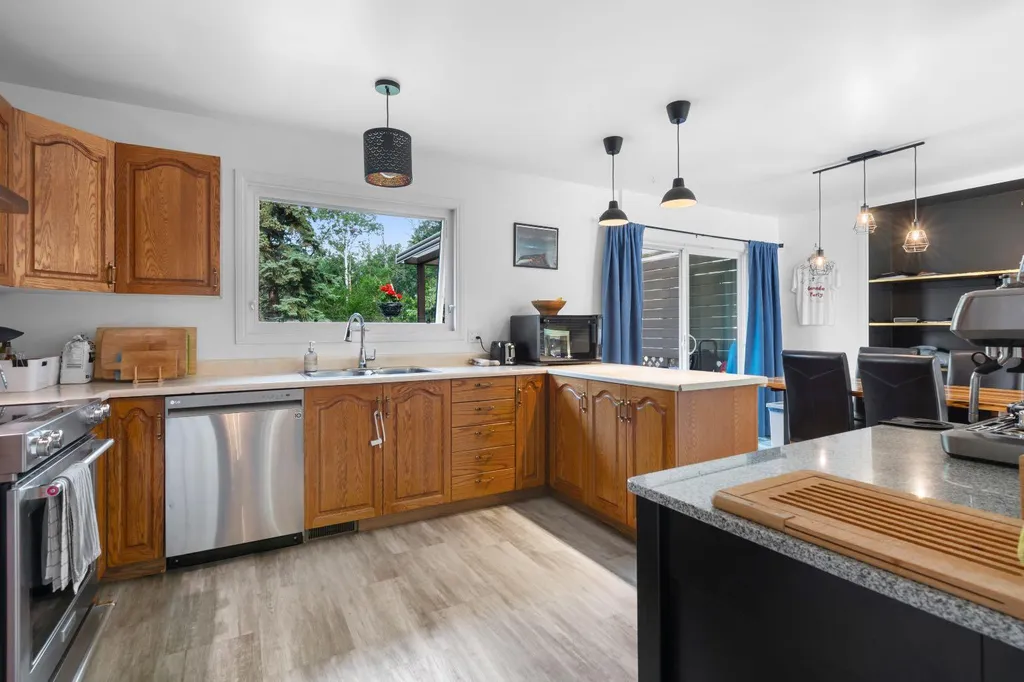10128 85 Avenue Grande Prairie AB T8V 3K8